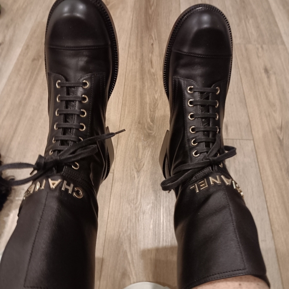 CHANEL Black Leather Combat  Boots with  40.5 PRE-OWN Excellent Condition NO BOX - Picture 3 of 4